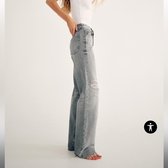 Zara size 2 HIGH-WAISTED distressed- WIDE LEG - FULL LENGTH light gray jeans - Picture 6 of 9